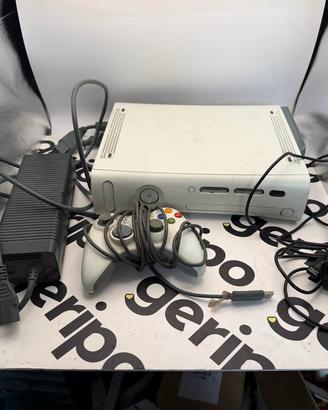 xbox 360 console bianca con cavi e controller 