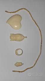 antichi gioielli in materiale pregiato