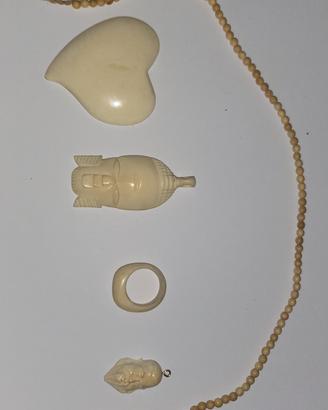 antichi gioielli in materiale pregiato