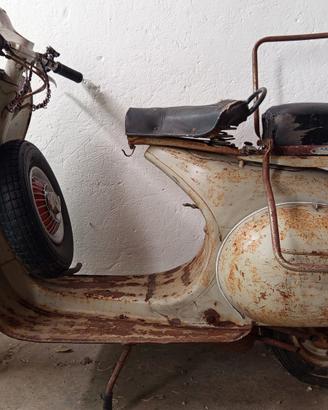 Piaggio Vespa del 1956 conservata 