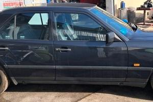 Privato vende Mercedes 250 Turbo Diesel