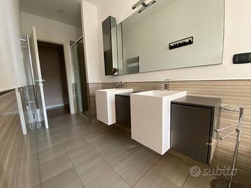 Mobile bagno in legno