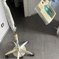 Lampada con lente ingrandimento