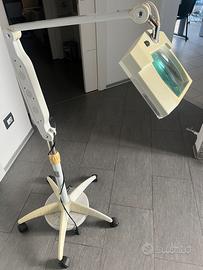 Lampada con lente ingrandimento