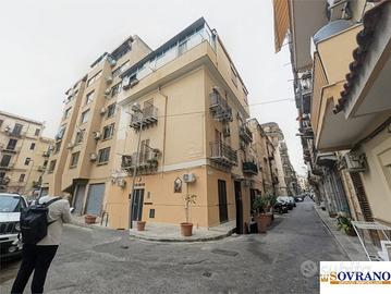 APPARTAMENTO A POCHI PASSI DAL TEATRO MASSIMO