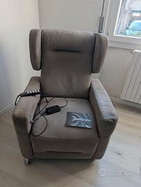 Poltrona alzapersona Spazio Relax e 2 copriseduta