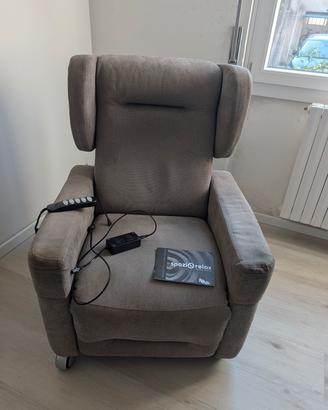 Poltrona alzapersona Spazio Relax e 2 copriseduta