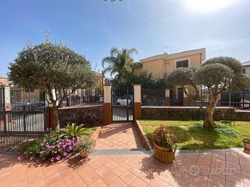 Villa di 200 m² con più di 5 locali e box auto a S