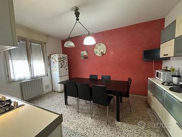 Appartamento di 176 m² con più di 5 locali e box a