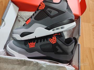 Jordan 4 e dunk low in blocco 