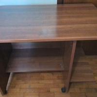 Mobiletto in legno con rotelle