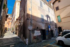 Adiac. Corso Pierluigi, appartamento al p.secondo