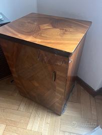 Macchina da cucire Necchi vintage con mobile