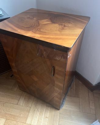Macchina da cucire Necchi vintage con mobile
