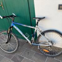 bicicletta Mountain bike