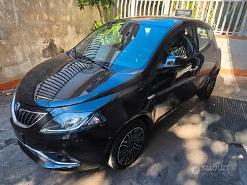 Lancia Ypsilon 1.0 FireFly 5 porte S&S Hybrid Gold