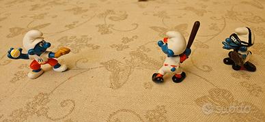 Doppia scena di gioco di baseball con 3 Puffi