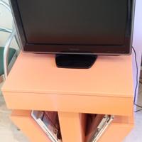 TV Toshiba 22DV665DG con lettore DVD integrato.