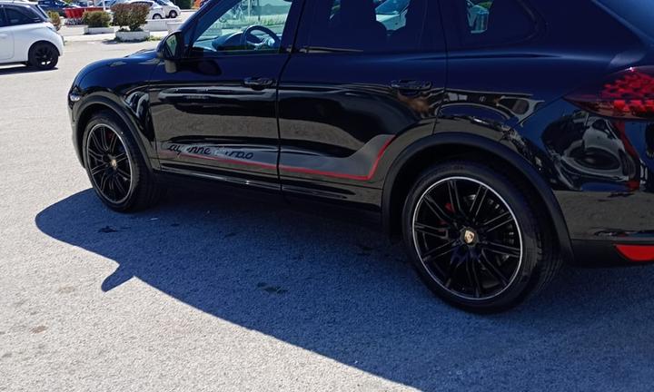 Porsche cayenne turbo