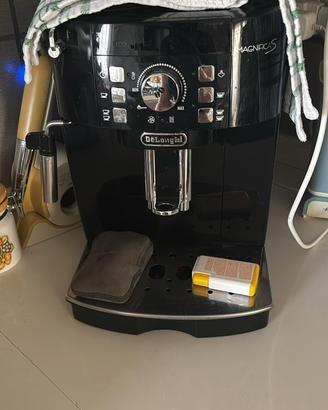 Macchinetta del caffe de longhi magnifica s
