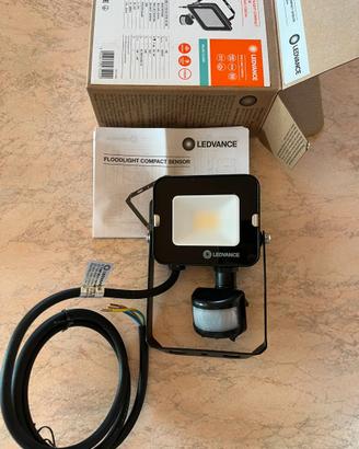 Osram faro led 10W luce 840 con sensore e timer