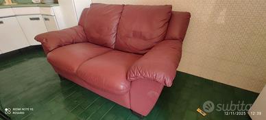 COPPIA DI DIVANI IN PELLE VERA COLORE BORDEAUX