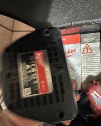 Rivettatrice Milwaukee m12