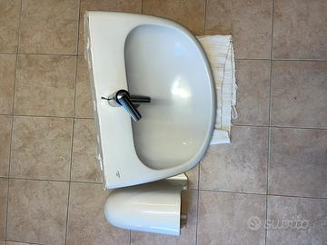 Lavabo sospeso Ideal Standard e misceltore