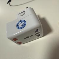 Adattatore corrente internazionale con usb