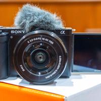 SONY ZV-E10 Vlog + obiettivo Sony PZ 16-50 mm OSS
