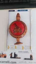 fiaschetta in legno con i colori e simboli Albania