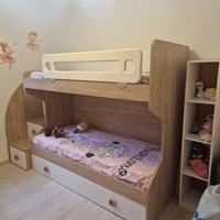 Cameretta completa di scrivania armadio e letto