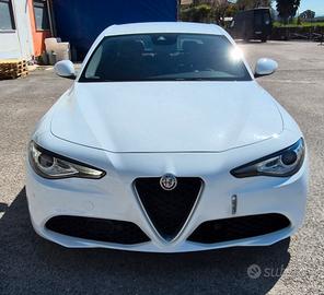 Alfa Romeo Giulia 2.2 turbo diesel 180 cv