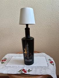 bottiglia con foro per lampada.