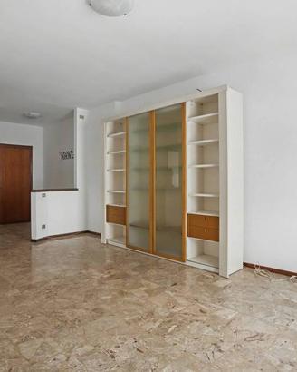 Appartamento di 100 m² con 3 locali e posto auto a