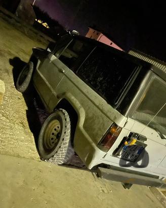 Isuzu trooper 2.8 per ricambi