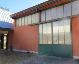 Laboratori e magazzini in complesso artigianale