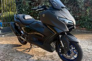 T max 560 2025 ICON BLACK