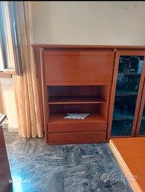 soggiorno legno con vetrina