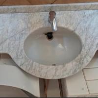 Mobile bagno, lavabo, cassettiera e specchio