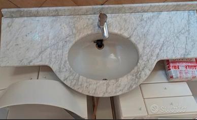 Mobile bagno, lavabo, cassettiera e specchio