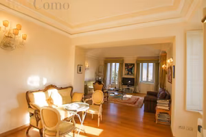 Appartamento di 190 m² con più di 5 locali e box a