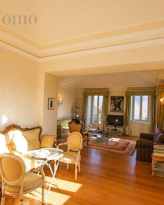 Appartamento di 190 m² con più di 5 locali e box a