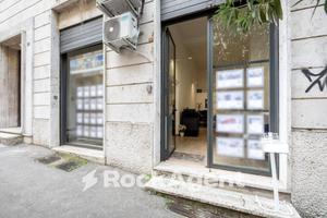 LOCALE COMMERCIALE - DUE VETRINE SU STRADA