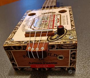 Piccola Cigar box guitar (tipo ukulele tenore)