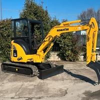 E221 - Escavatore 30 q Komatsu PC30