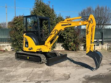 E221 - Escavatore 30 q Komatsu PC30