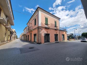 CASA SEMINDIPENDENTE A NOTARESCO