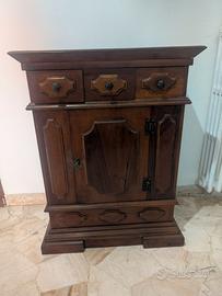 Credenzina in legno