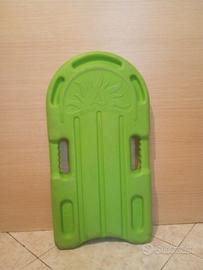 Tavoletta da nuoto verde Surf Swim ideale bimbi